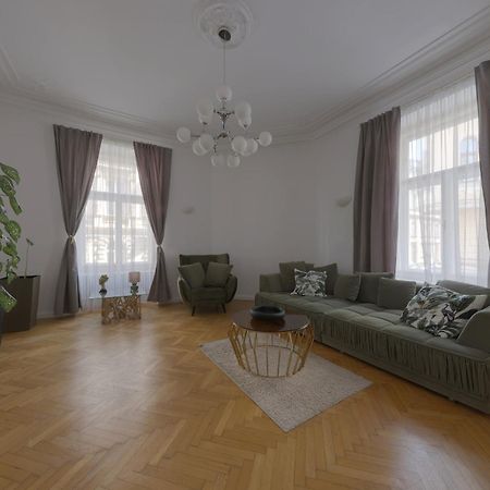 Beautiful Condo At The Old Town Братислава Экстерьер фото