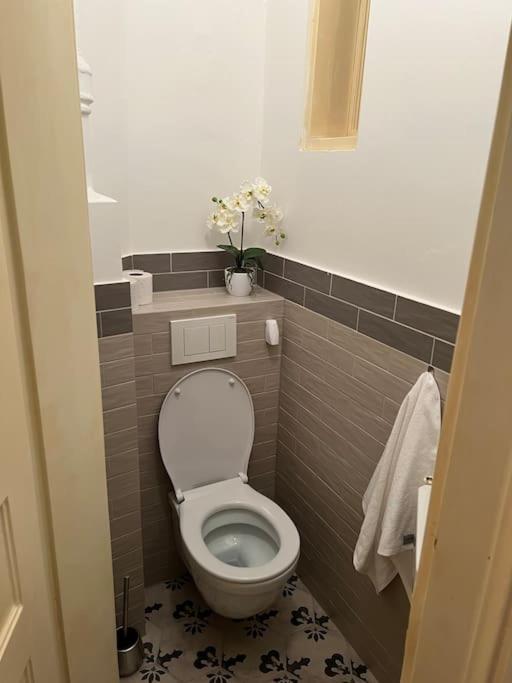 Beautiful Condo At The Old Town Братислава Экстерьер фото