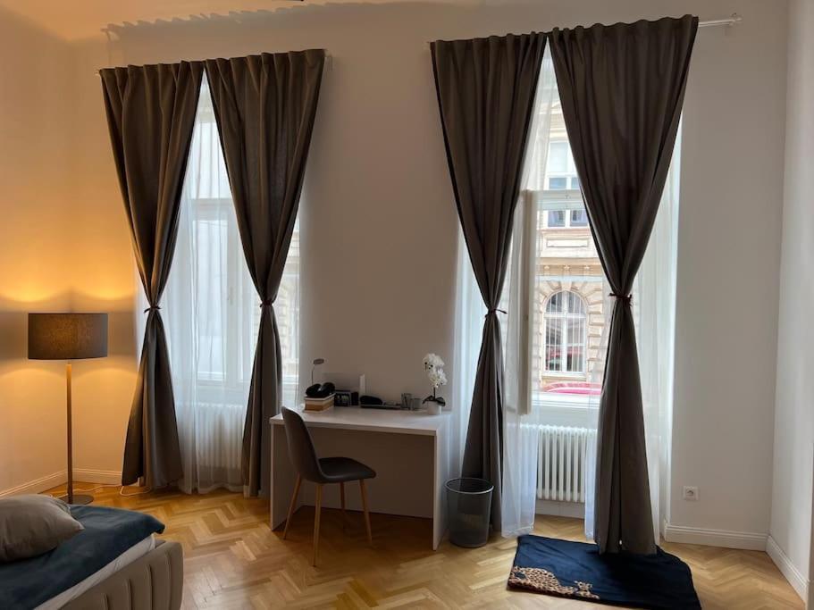 Beautiful Condo At The Old Town Братислава Экстерьер фото