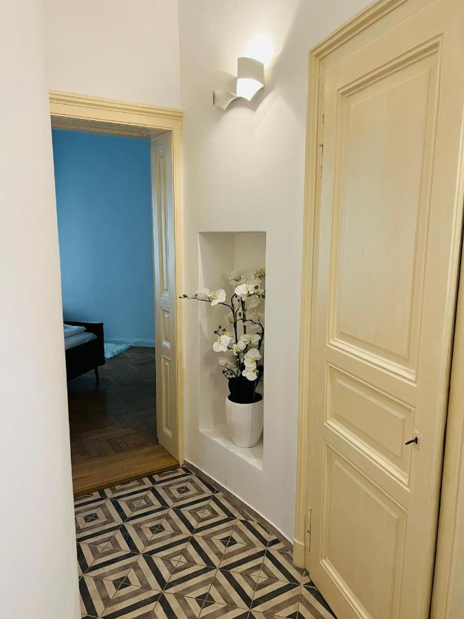 Beautiful Condo At The Old Town Братислава Экстерьер фото