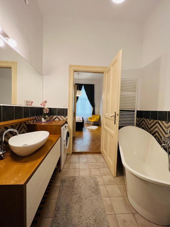 Beautiful Condo At The Old Town Братислава Экстерьер фото