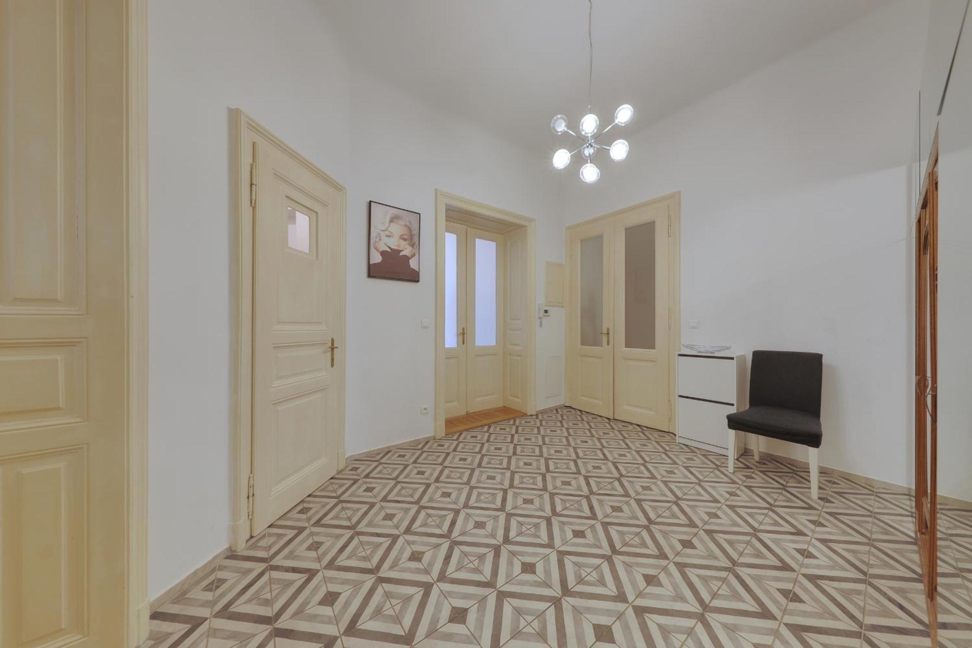 Beautiful Condo At The Old Town Братислава Экстерьер фото