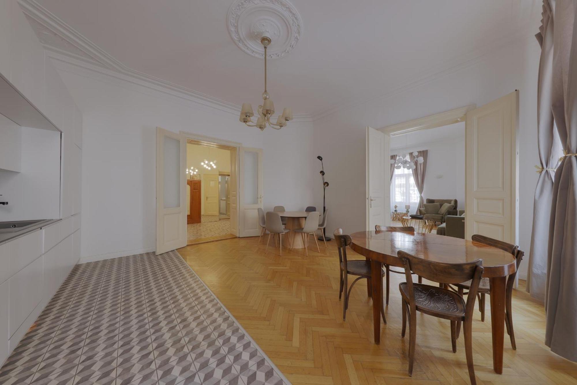 Beautiful Condo At The Old Town Братислава Экстерьер фото