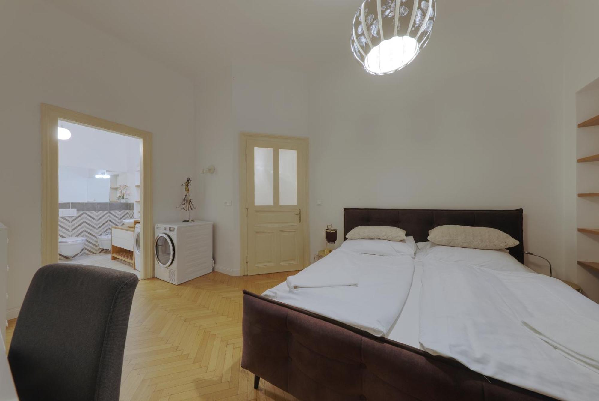 Beautiful Condo At The Old Town Братислава Экстерьер фото