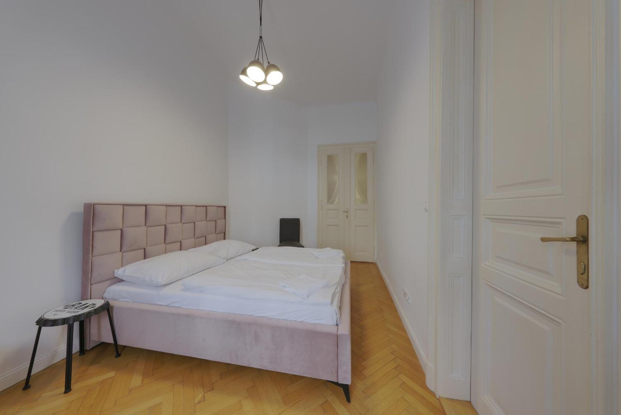 Beautiful Condo At The Old Town Братислава Экстерьер фото