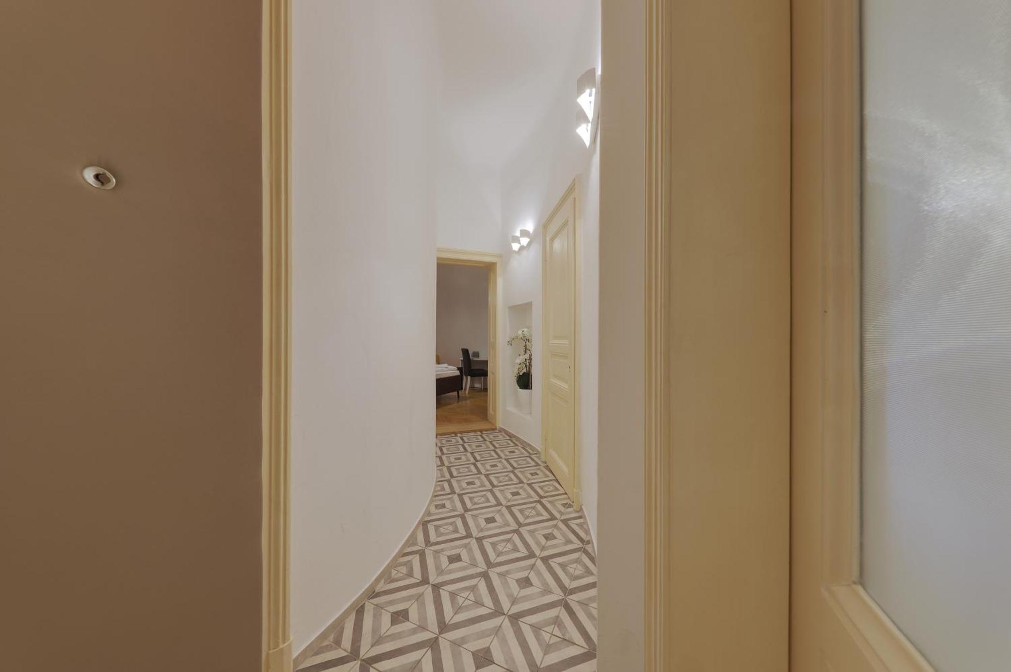 Beautiful Condo At The Old Town Братислава Экстерьер фото